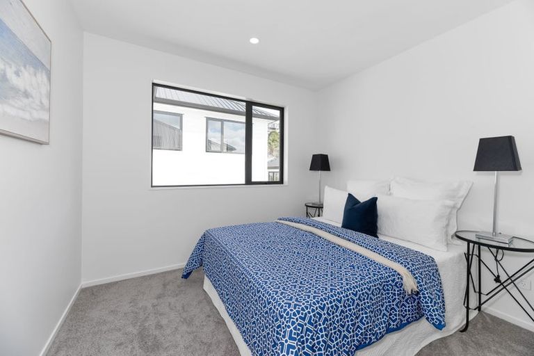 Photo of property in 1b Adelie Place, Murrays Bay, Auckland, 0630