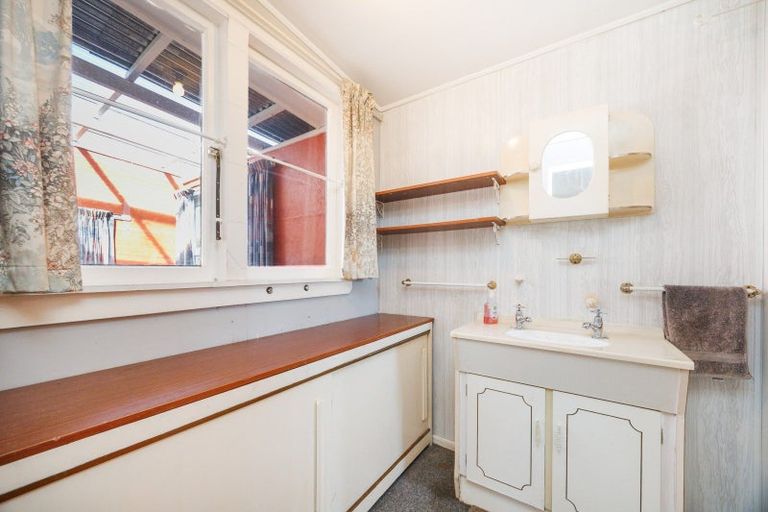 Photo of property in 12 Beach Street, Tangimoana, 4822