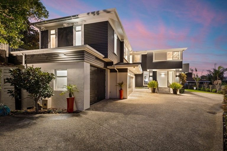 Photo of property in 37 Eastcliffe Road, Castor Bay, Auckland, 0620