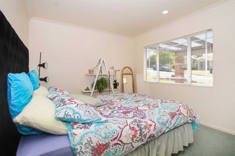 Photo of property in 22 Bluebird Crescent, Unsworth Heights, Auckland, 0632