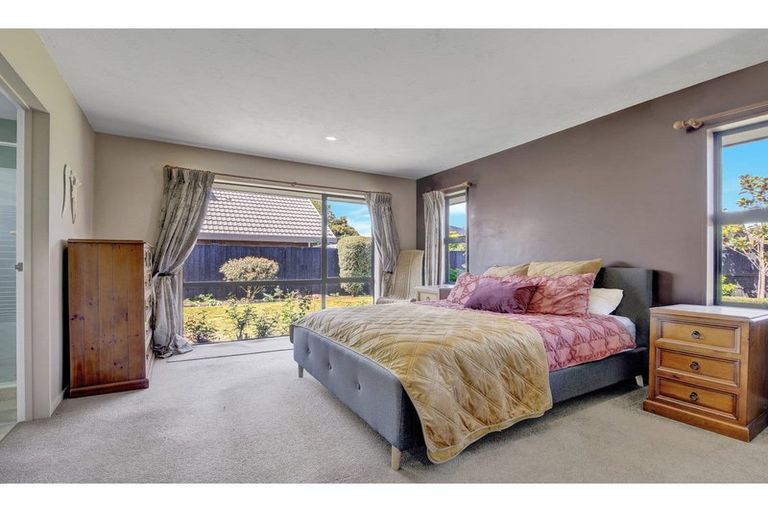 Photo of property in 16 Vanderbilt Place, Halswell, Christchurch, 8025
