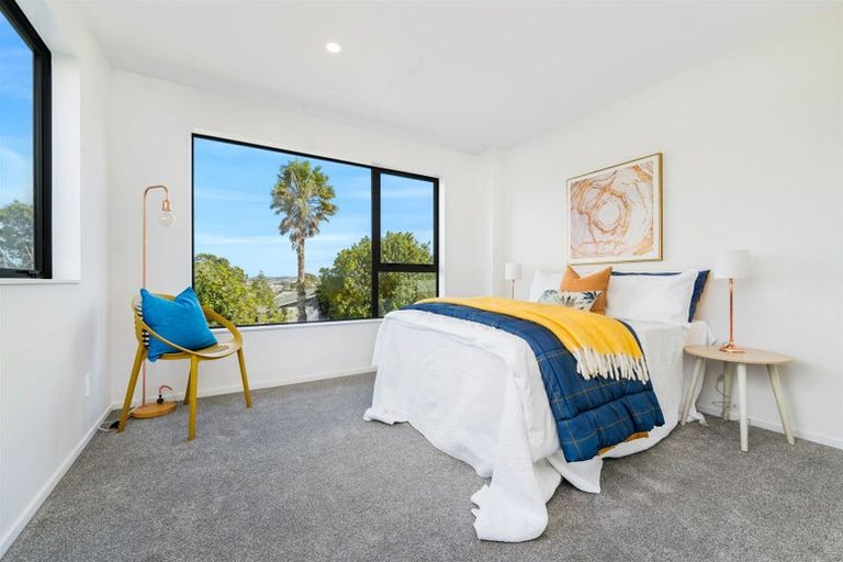 Photo of property in 4b Flaunty Place, West Harbour, Auckland, 0618