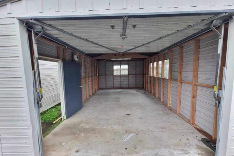 Photo of property in 420 Old Te Atatu Road, Te Atatu Peninsula, Auckland, 0610