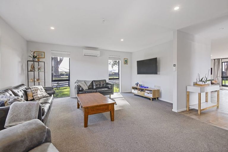 Photo of property in 22 Minerva Crescent, Woodend, 7610