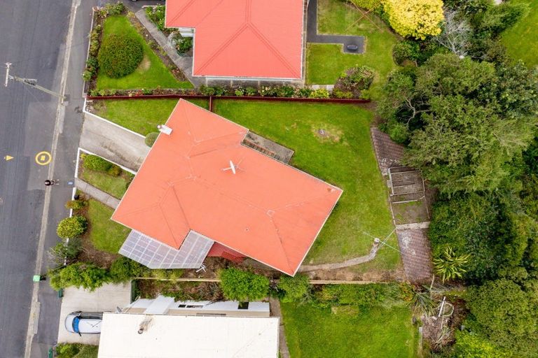 Photo of property in 9 Honeystone Street, Helensburgh, Dunedin, 9010