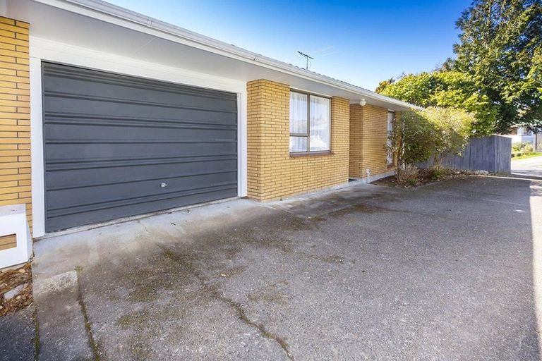 Photo of property in 1/21 Roband Crescent, Brown Owl, Upper Hutt, 5018