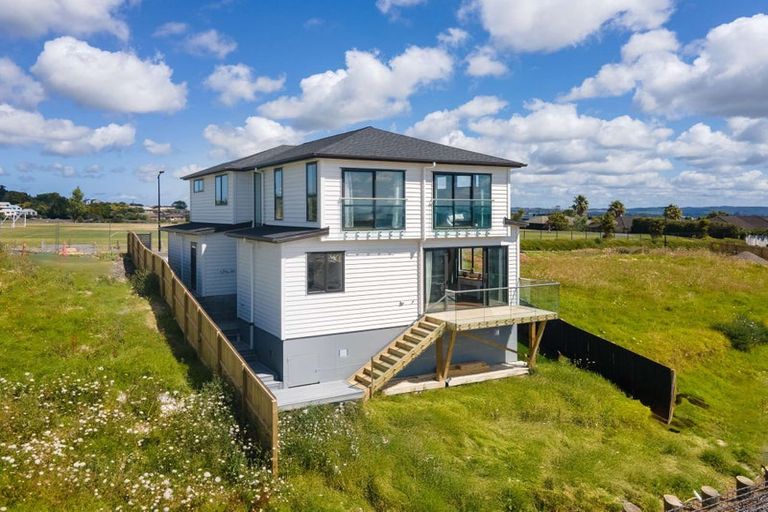 Photo of property in 33 Baumea Rise, Massey, Auckland, 0614