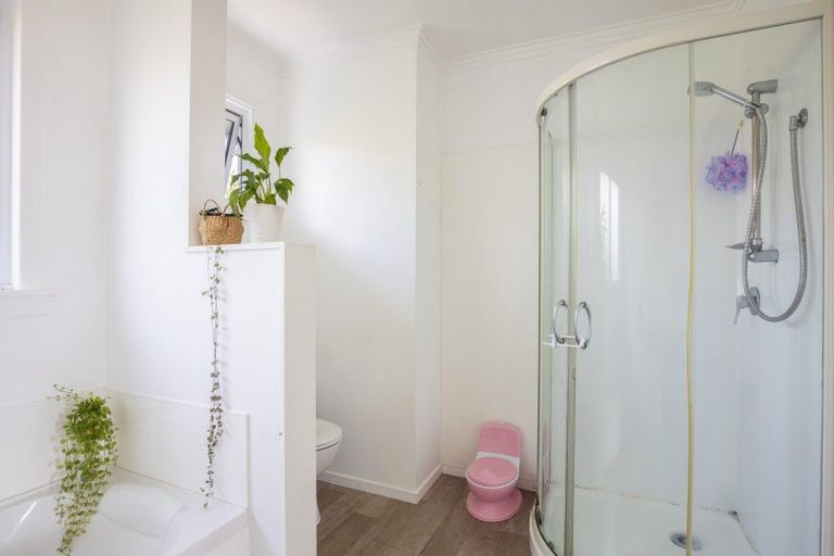 Photo of property in 42 Doralto Road, Frankleigh Park, New Plymouth, 4310