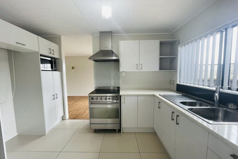 Photo of property in 1 John Webster Place, Glen Eden, Auckland, 0602