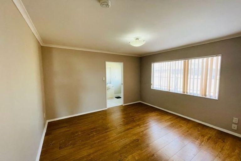 Photo of property in 15 Newbegin Place, Weymouth, Auckland, 2103