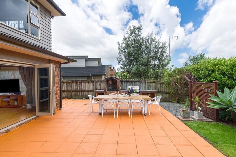 Photo of property in 1 Stow Place, Henderson, Auckland, 0612