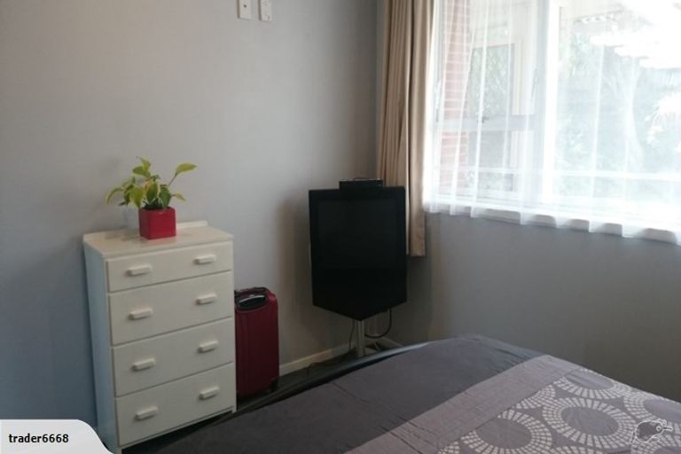 Photo of property in 2/86 Weatherly Road, Torbay, Auckland, 0630