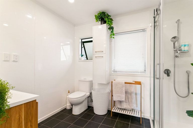 Photo of property in 2/30 Seymour Road, Sunnyvale, Auckland, 0612
