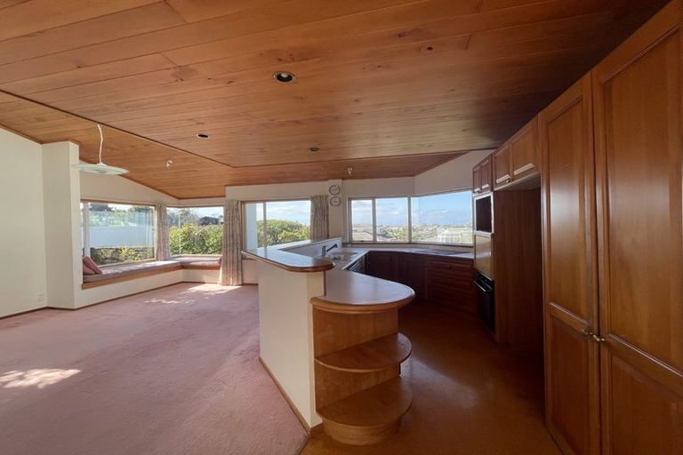 Photo of property in 19 Calypso Place, Rothesay Bay, Auckland, 0630