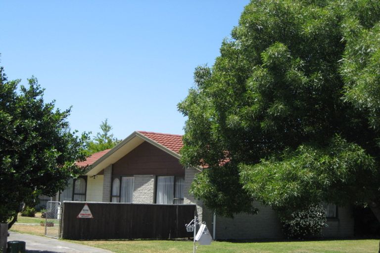 Photo of property in 35 Mchaffies Place, Wainoni, Christchurch, 8061