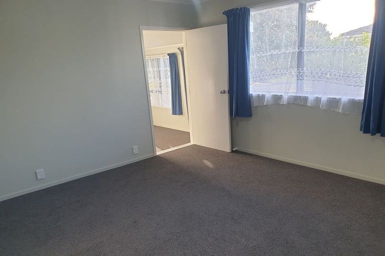 Photo of property in 12 Edwin Freeman Place, Ranui, Auckland, 0612