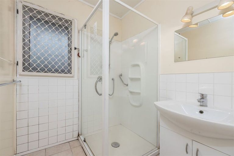 Photo of property in 40 Edwards Avenue, Henderson, Auckland, 0610