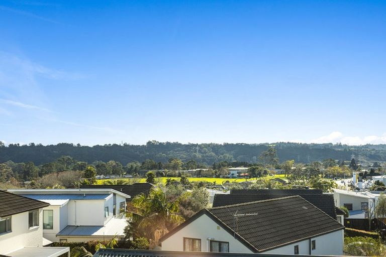 Photo of property in 4/64 Schnapper Rock Road, Schnapper Rock, Auckland, 0632