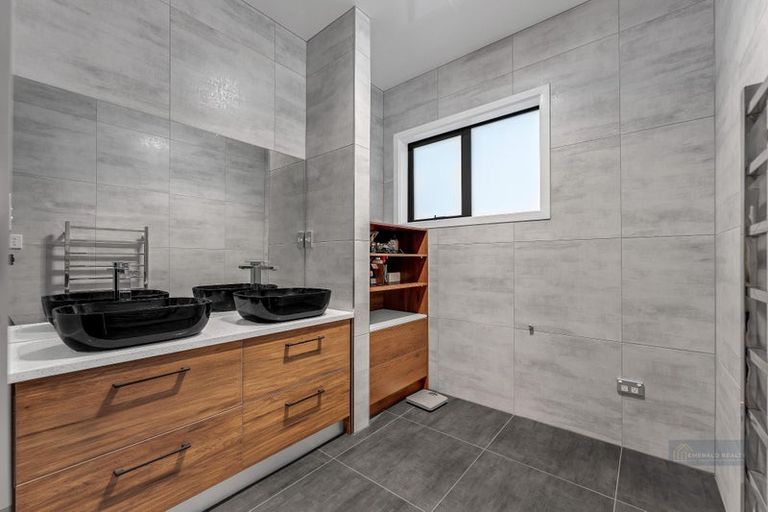 Photo of property in 1 Leven Lane, Totara Heights, Auckland, 2105