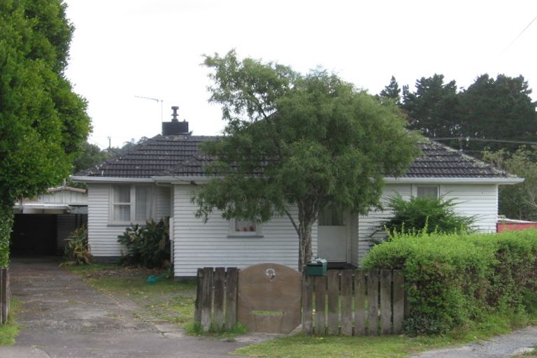 Photo of property in 9 Mavis Place, Beach Haven, Auckland, 0626