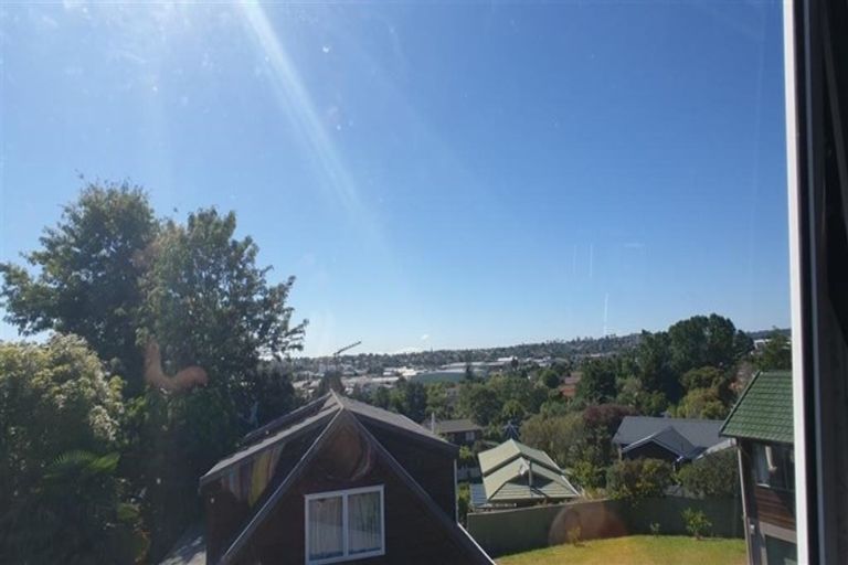 Photo of property in 2/37 Rhinevale Close, Henderson, Auckland, 0612