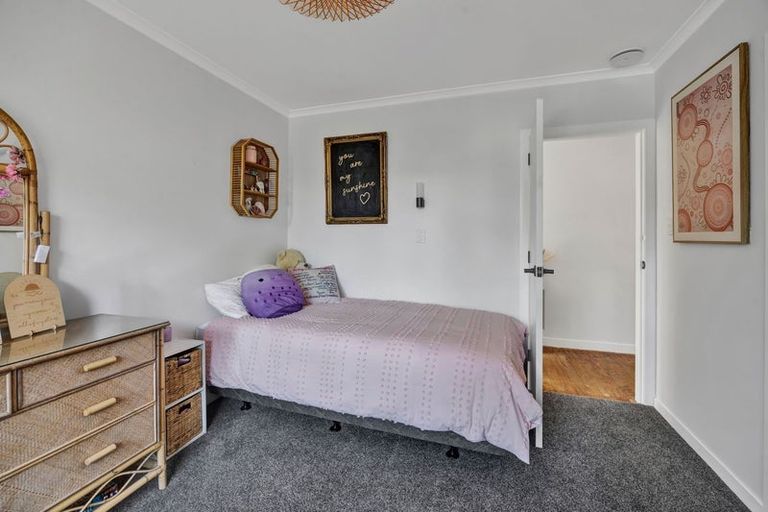 Photo of property in 15 Bone Crescent, Hawera, 4610