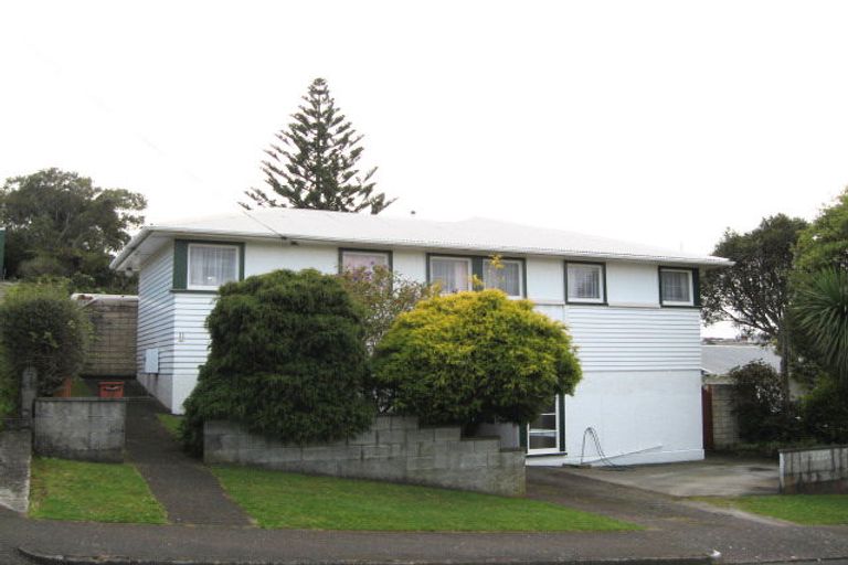 Photo of property in 11 Wiremu Place, Blagdon, New Plymouth, 4310