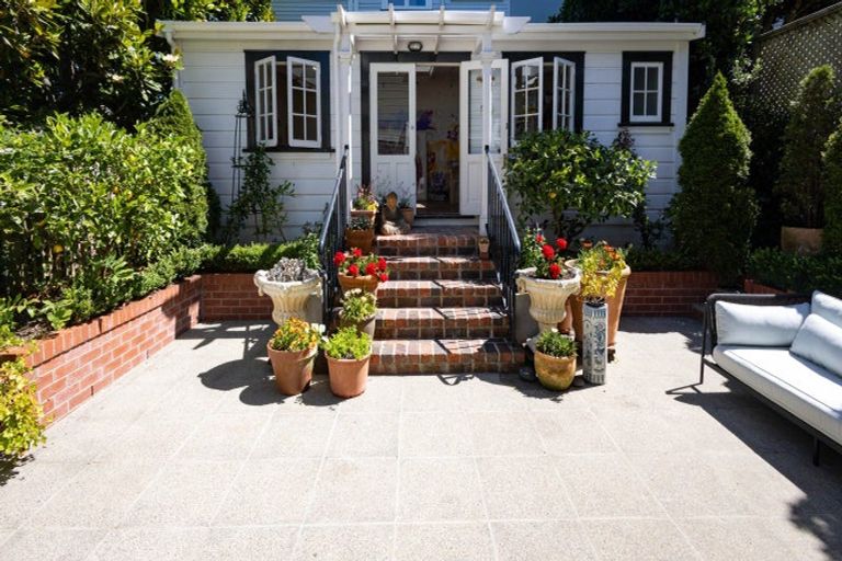 Photo of property in 17 Park Street, Thorndon, Wellington, 6011