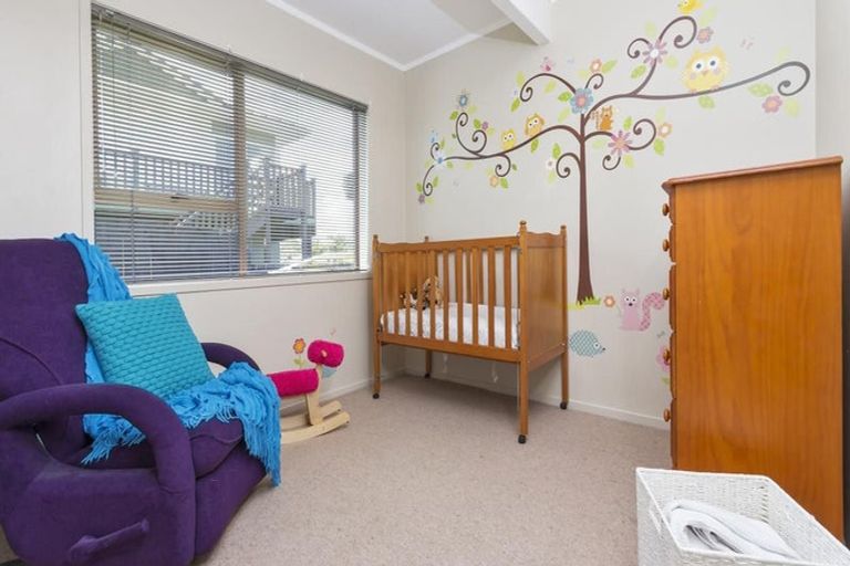 Photo of property in 1/18 Oliver Twist Avenue, Mellons Bay, Auckland, 2014