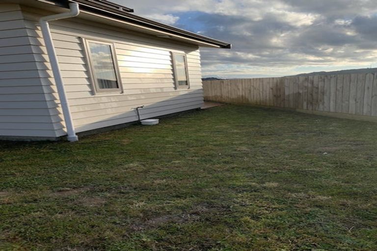 Photo of property in 12 Havana Rise, Grenada Village, Wellington, 6037