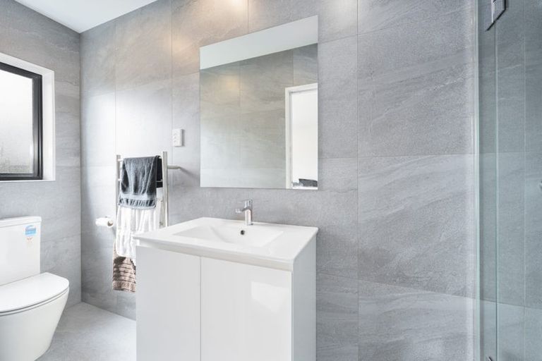 Photo of property in 43b Fitzherbert Avenue, West Harbour, Auckland, 0618