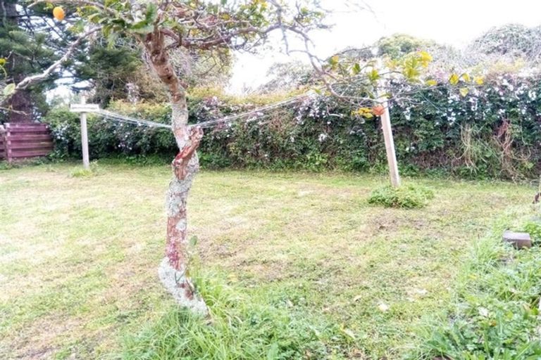 Photo of property in 10 Mcclintock Road, Massey, Auckland, 0614