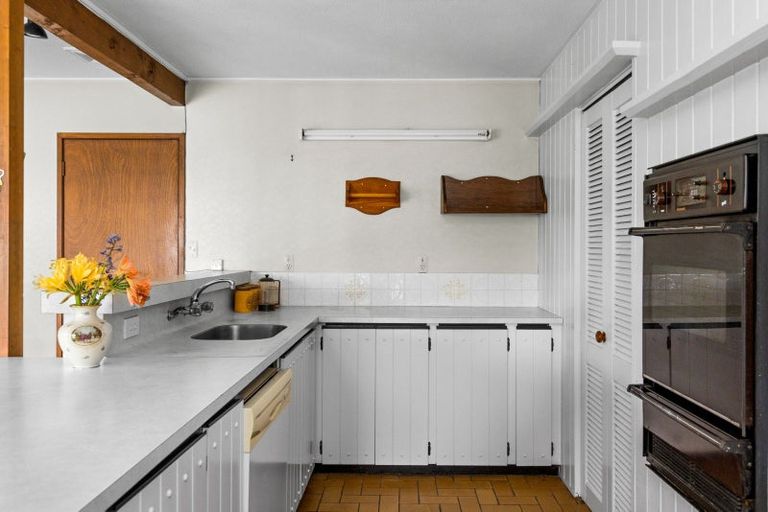 Photo of property in 11 Deakin Place, Clive, 4102