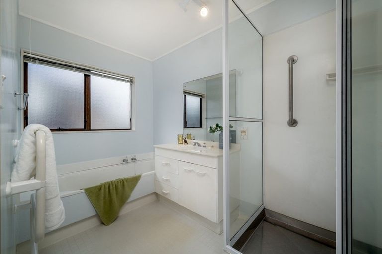 Photo of property in 2/77 Aberfeldy Avenue, Highland Park, Auckland, 2010