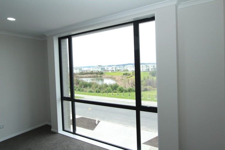 Photo of property in 9 Karokaro Road, Takanini, 2112