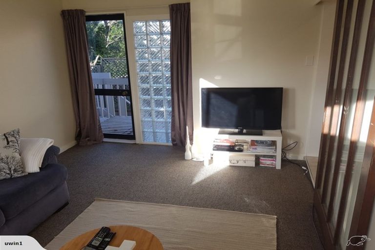 Photo of property in 29 Onewa Road, Northcote, Auckland, 0627