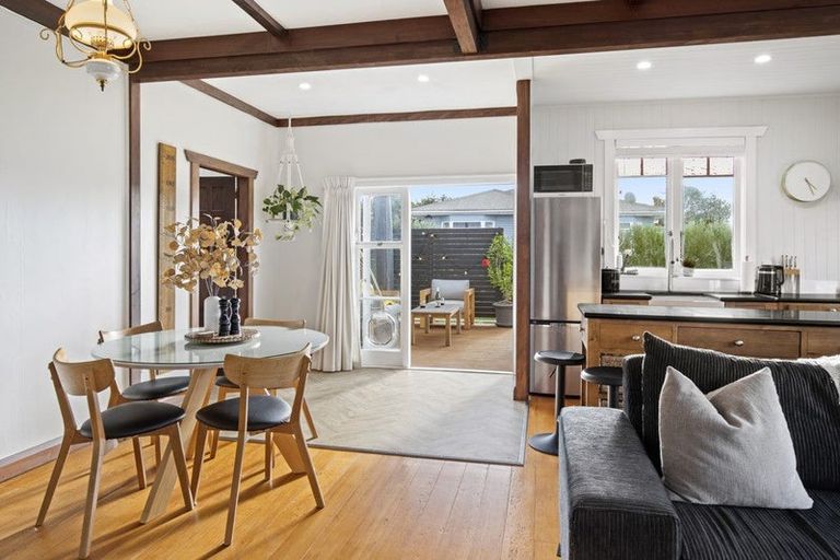 Photo of property in 18 Sandspit Road, Waiuku, 2123