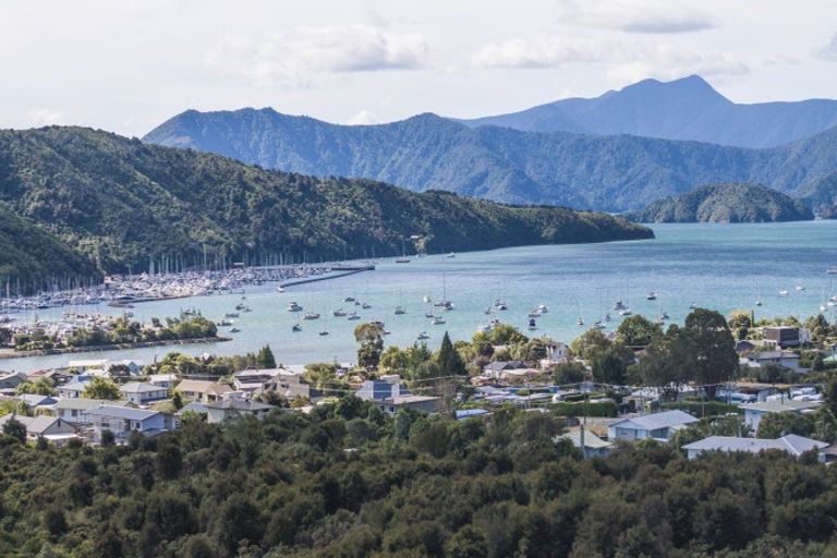 Photo of property in 7 Matai Place, Waikawa, Picton, 7220