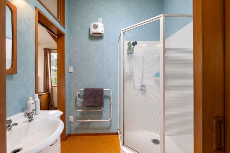 Photo of property in 6 Belgrave Place, Awapuni, Palmerston North, 4412