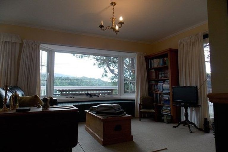 Photo of property in 15 Doris Gordon Crescent, Crofton Downs, Wellington, 6035