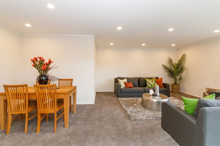 Photo of property in 9 Scandia Court, Hokowhitu, Palmerston North, 4410