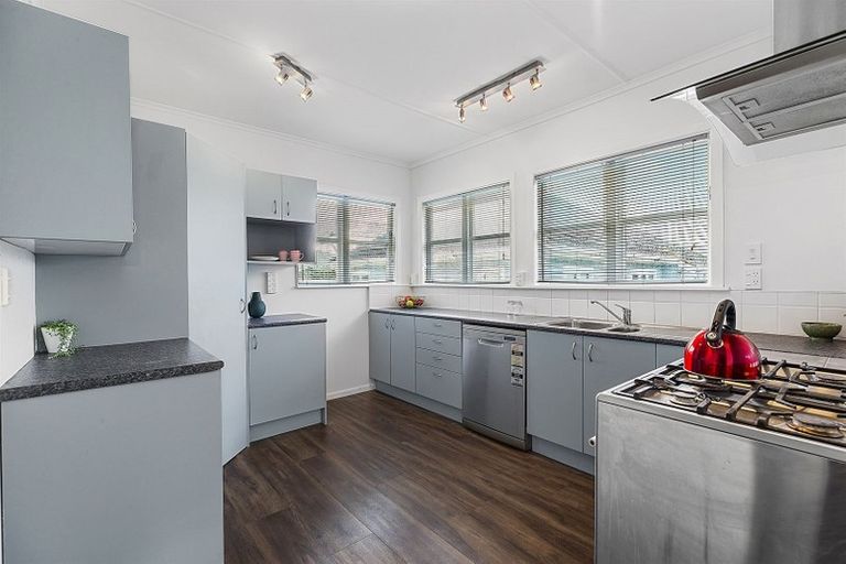 Photo of property in 15 Woodstock Terrace, Tawa, Wellington, 5028