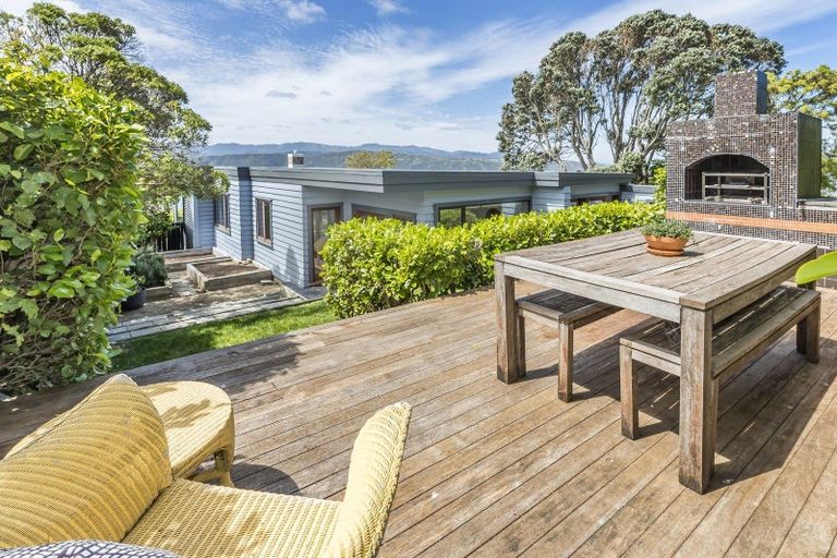 Photo of property in 22 Tai Paku Paku Road, Karaka Bays, Wellington, 6022