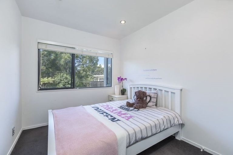 Photo of property in 6/12 Wernham Place, Northcote, Auckland, 0626