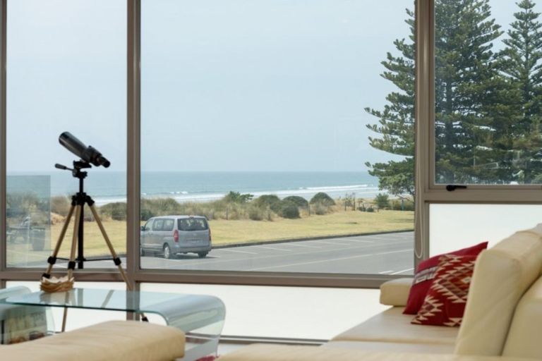Photo of property in 4/50 Marine Parade, Mount Maunganui, 3116