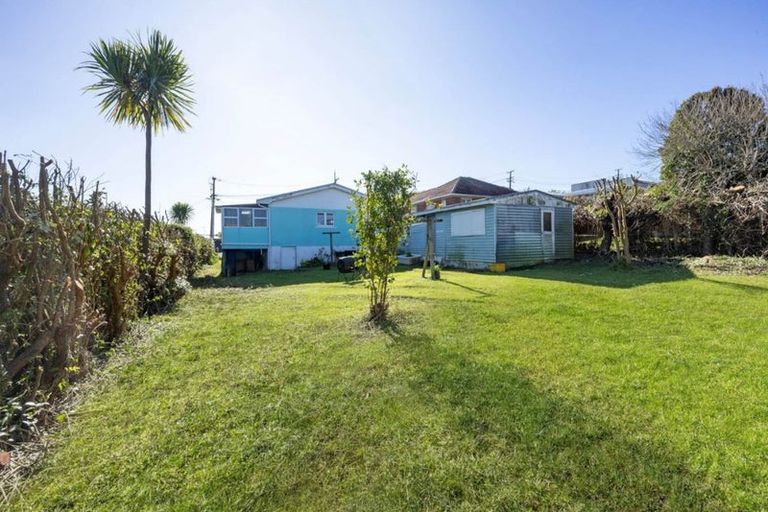 Photo of property in 52 Savoy Road, Glen Eden, Auckland, 0602