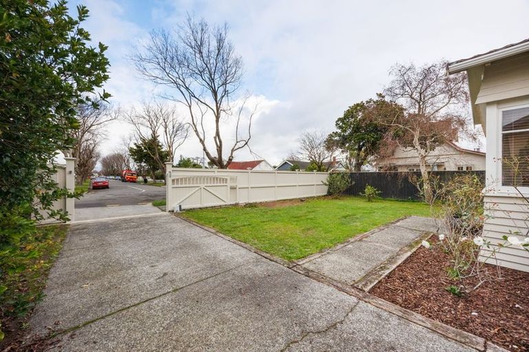 Photo of property in 14 Rangitane Street, Palmerston North, 4414