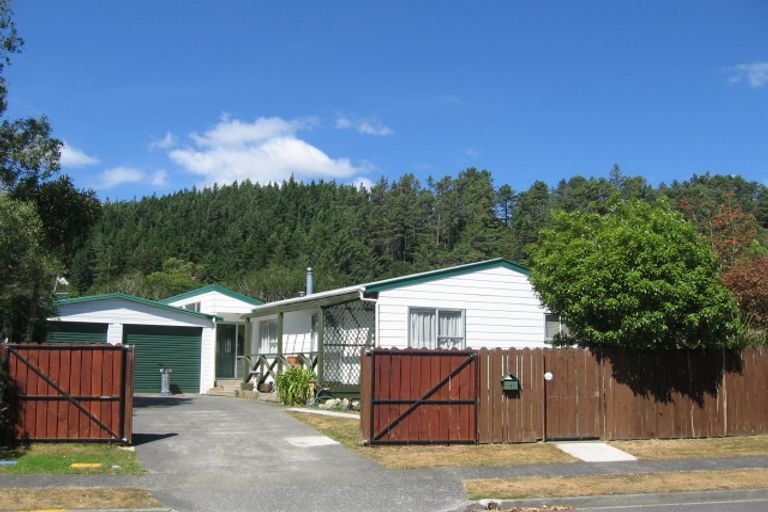 Photo of property in 1 Ruby Grove, Birchville, Upper Hutt, 5018