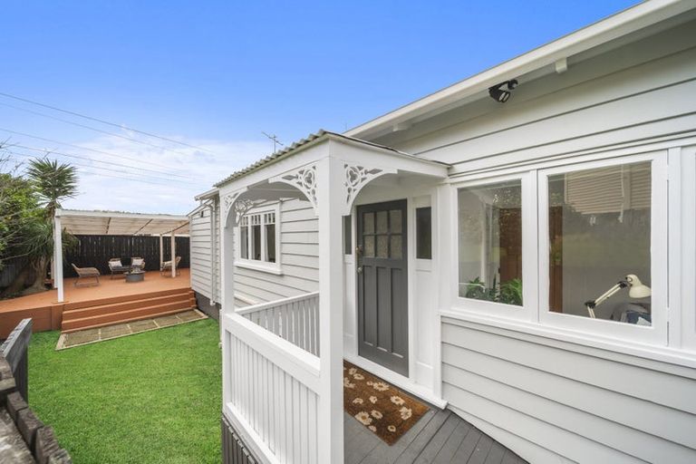 Photo of property in 24a Tahi Terrace, Glen Eden, Auckland, 0602
