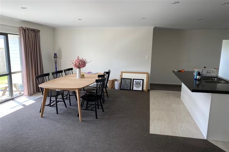 Photo of property in 3 Fred White Drive, Kumeu, 0810